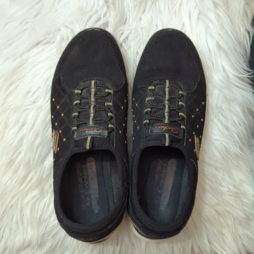 Skechers Black Sneakers with Suede Finish and Platform Sole - Picture 3 of 10